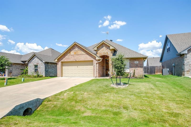 3207 Windcrest Drive, Granbury TX 76049 - Photo 2