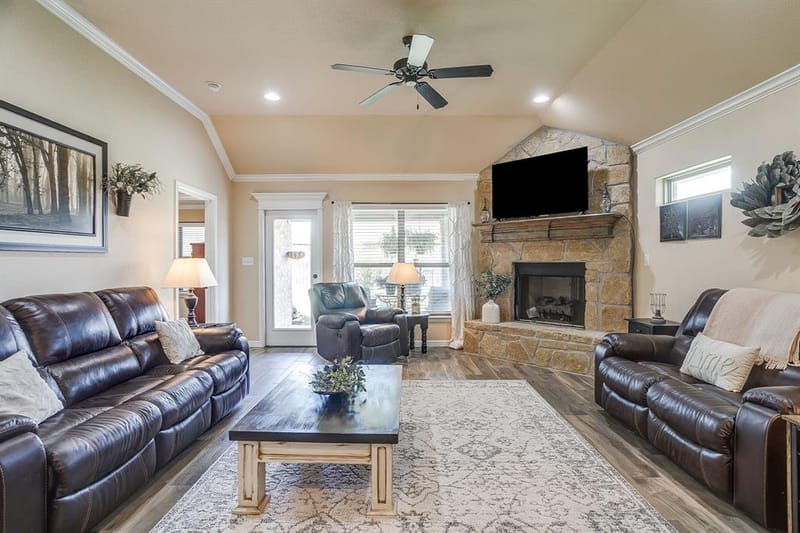 3207 Windcrest Drive, Granbury TX 76049 - Photo 12