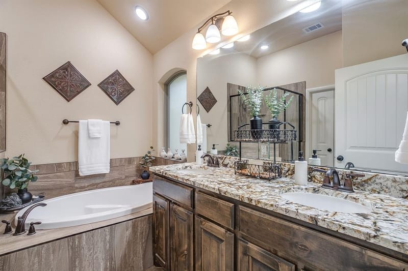 3207 Windcrest Drive, Granbury TX 76049 - Photo 21