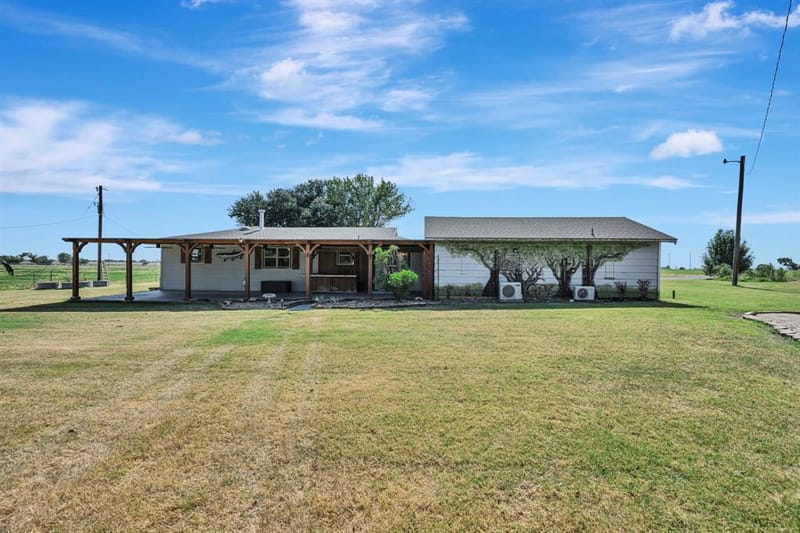 2561 County Road 248, Valley View TX 76272 - Photo 11