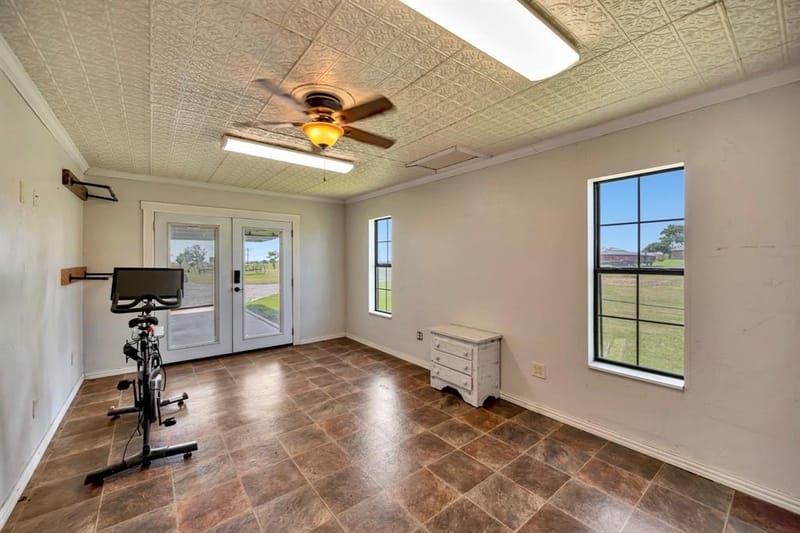 2561 County Road 248, Valley View TX 76272 - Photo 29
