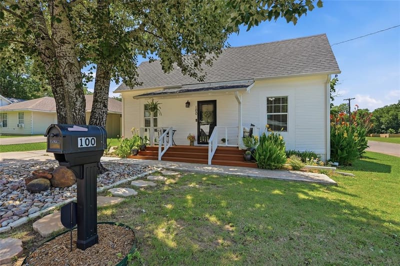 100 Buchanan Street, Whitesboro TX 76273 - Photo 2