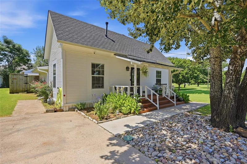 100 Buchanan Street, Whitesboro TX 76273 - Photo 5