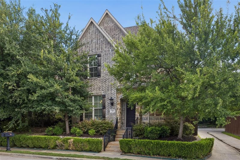 1022 Shadyside Lane, Dallas TX 75223 - Photo 3