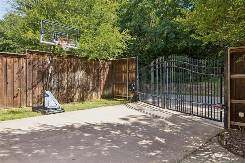 1022 Shadyside Lane, Dallas TX 75223 - Photo 38