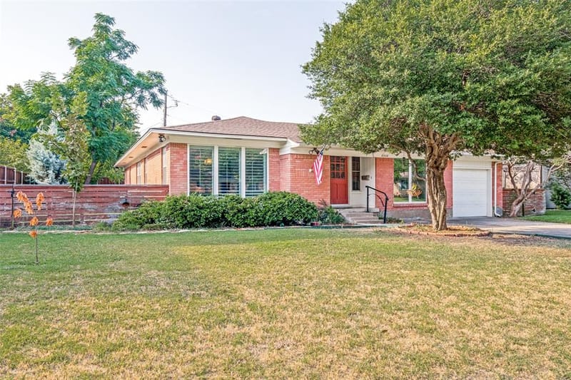 8938 Lockhaven Drive, Dallas TX 75238 - Photo 3