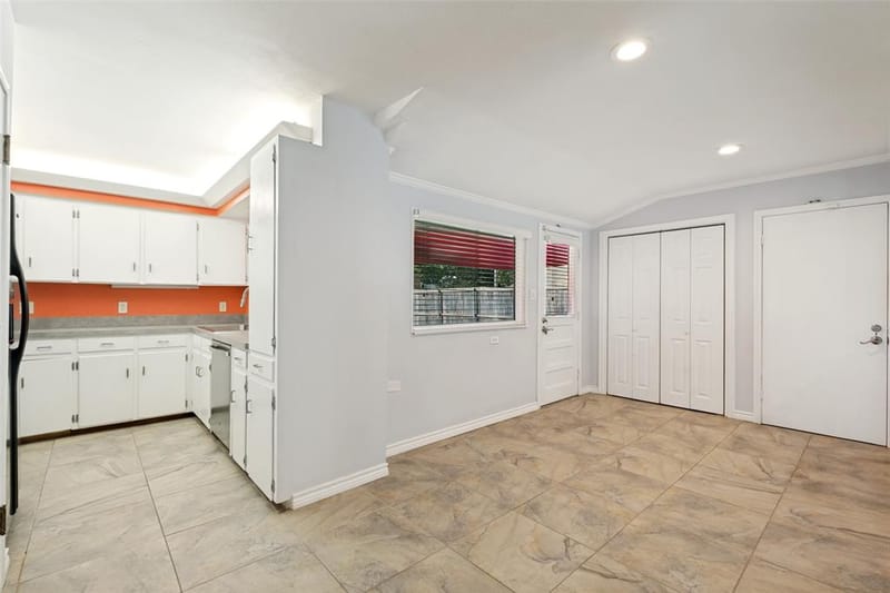 8938 Lockhaven Drive, Dallas TX 75238 - Photo 14