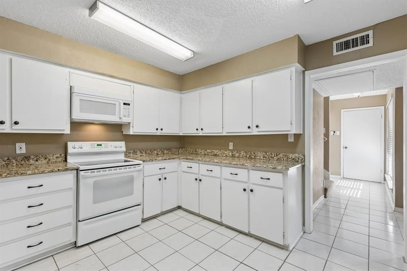 1806 Lakecrest Court, Carrollton TX 75006 - Photo 13