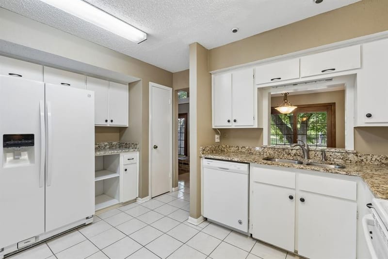1806 Lakecrest Court, Carrollton TX 75006 - Photo 14