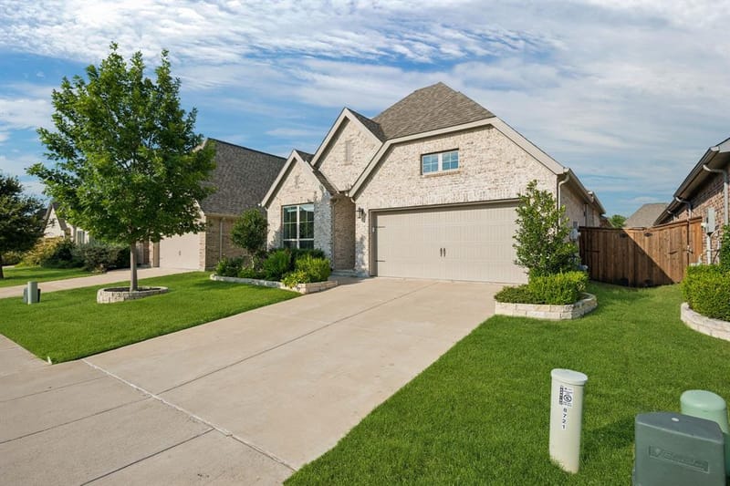 8721 Navidad Falls Drive, McKinney TX 75071 - Photo 2