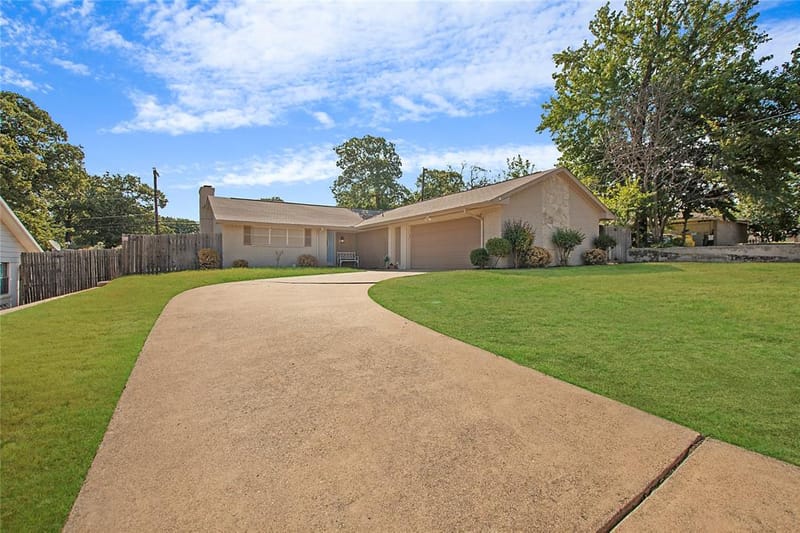 2507 Jewell Drive, Arlington TX 76016 - Photo 2