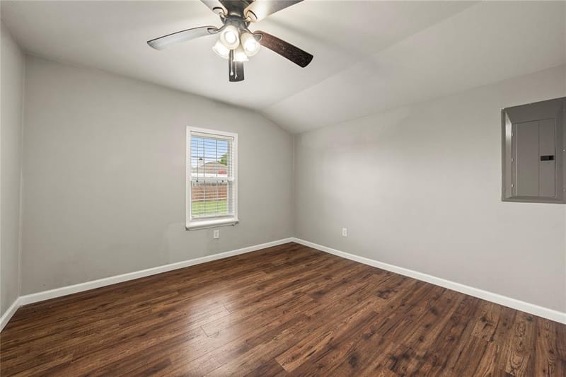 1305 S Robinson Drive, Robinson TX 76706 - Photo 12