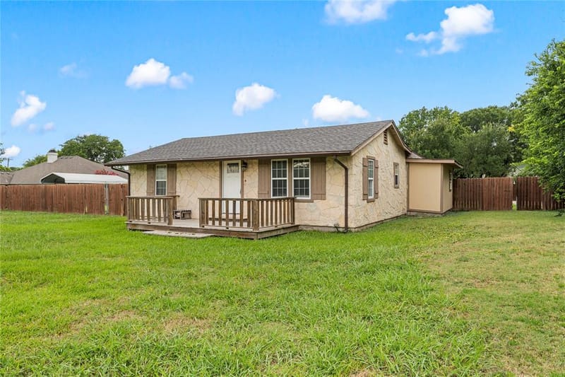 1305 S Robinson Drive, Robinson TX 76706