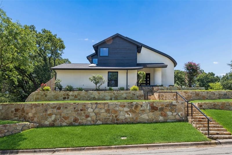 2401 Chimney Hill Drive, Arlington TX 76012 - Photo 2