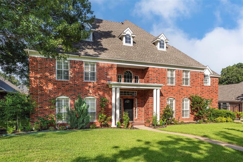7206 Forestwind Court, Arlington TX 76001 - Photo 2