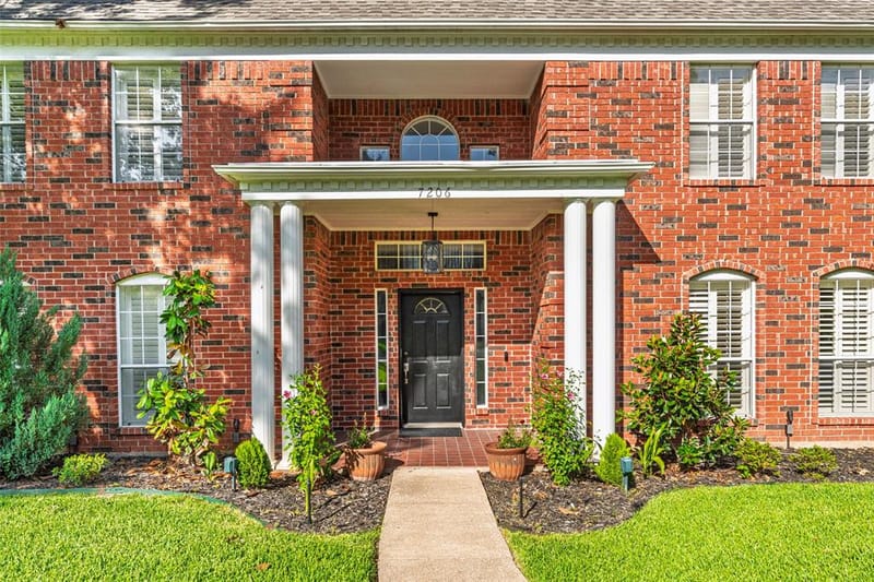 7206 Forestwind Court, Arlington TX 76001 - Photo 4