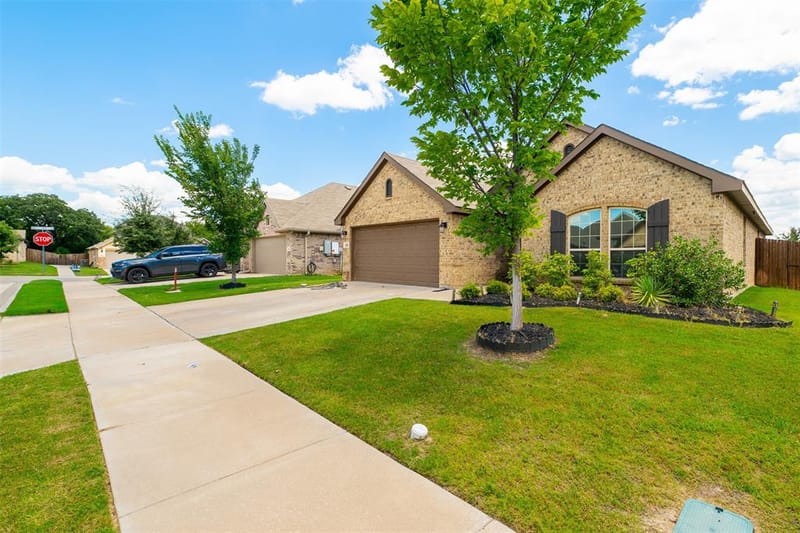 105 Cheryl Drive, Keene TX 76059 - Photo 6