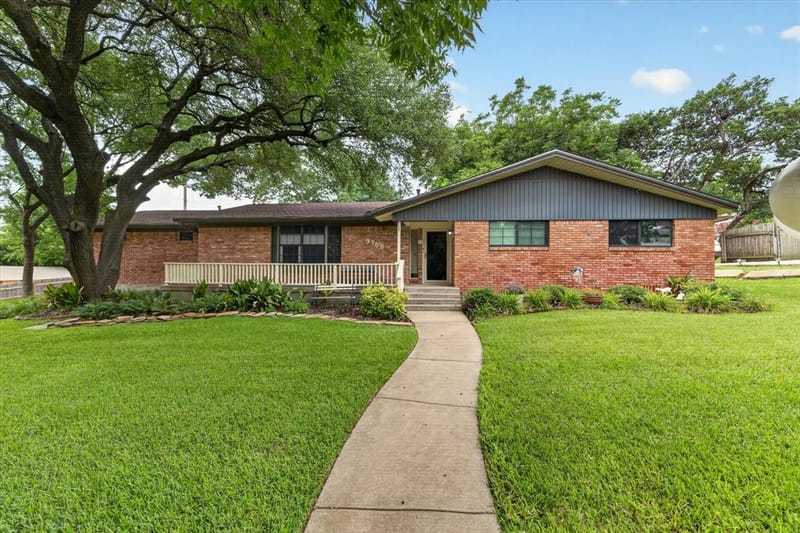 9700 Brookwood Circle, Woodway TX 76712 - Photo 2