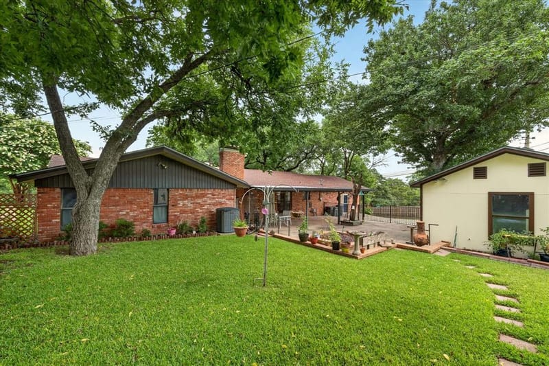 9700 Brookwood Circle, Woodway TX 76712 - Photo 38