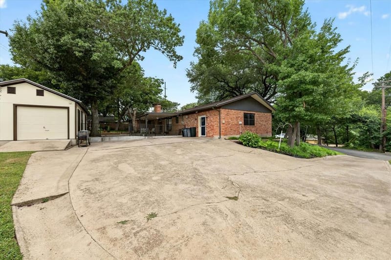 9700 Brookwood Circle, Woodway TX 76712 - Photo 37