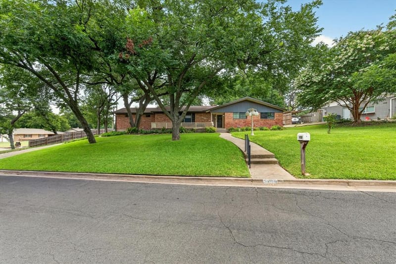 9700 Brookwood Circle, Woodway TX 76712 - Photo 4