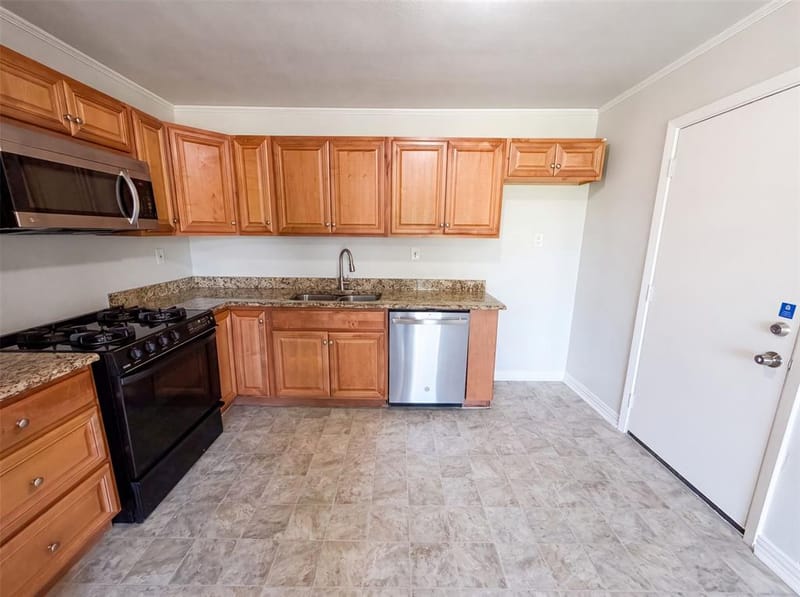 4268 Texas College Drive, Dallas TX 75241 - Photo 2