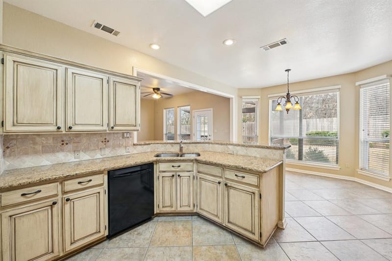 4519 Edge Creek Lane, Arlington TX 76017 - Photo 12