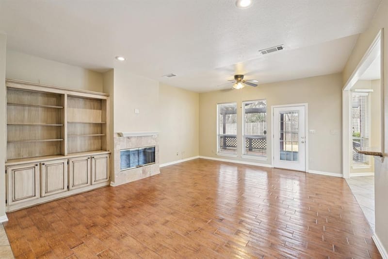 4519 Edge Creek Lane, Arlington TX 76017 - Photo 9