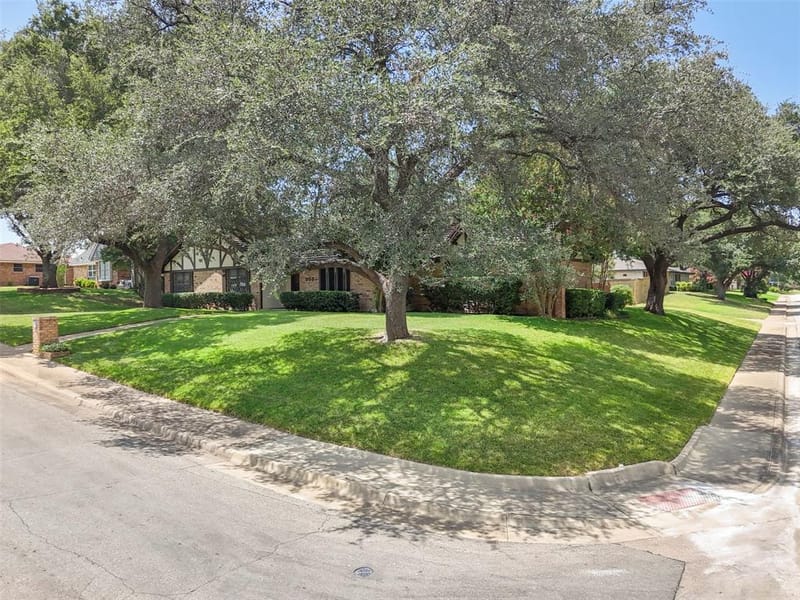 903 Green Rock Drive, Duncanville TX 75137 - Photo 4