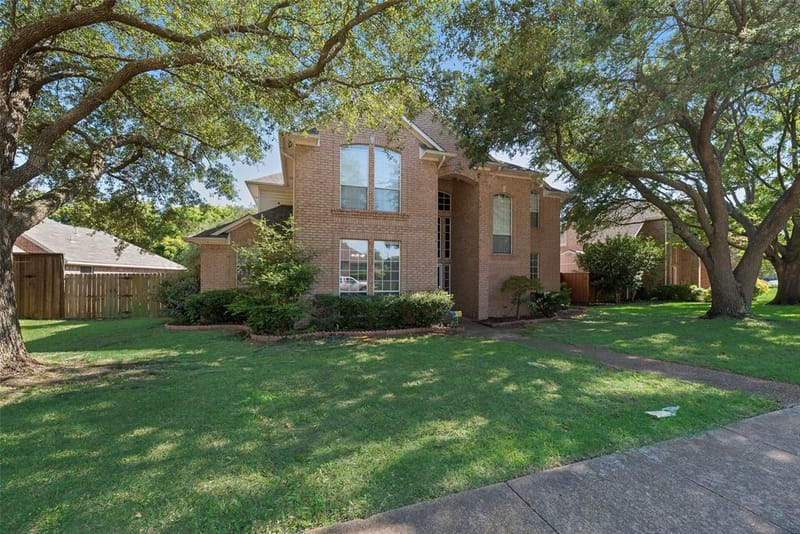 9018 Clearlake Drive, Rowlett TX 75088 - Photo 2