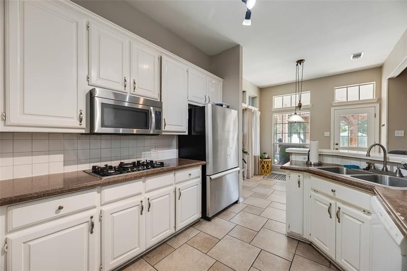 9018 Clearlake Drive, Rowlett TX 75088 - Photo 17