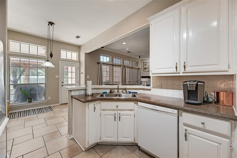 9018 Clearlake Drive, Rowlett TX 75088 - Photo 15