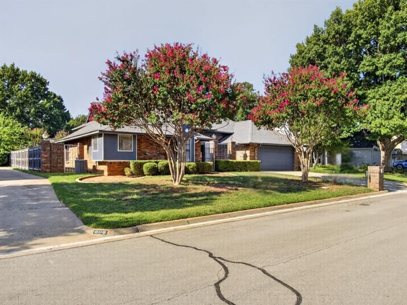 604 Gunnison Drive, Arlington TX 76006 - Photo 2