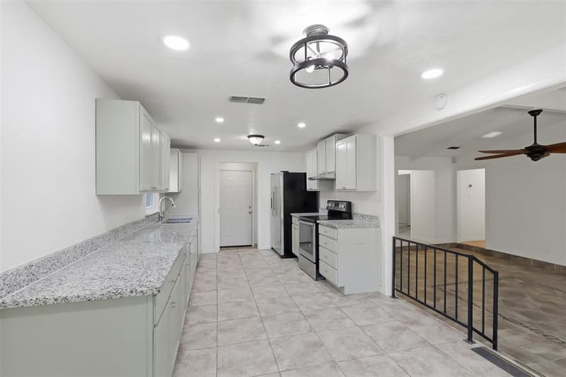 2400 York Minster Court, Arlington TX 76006 - Photo 9