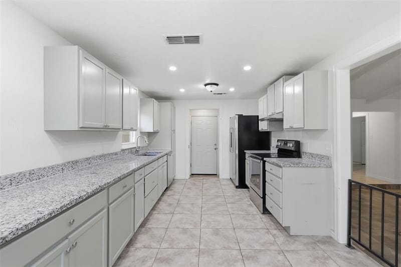 2400 York Minster Court, Arlington TX 76006 - Photo 10