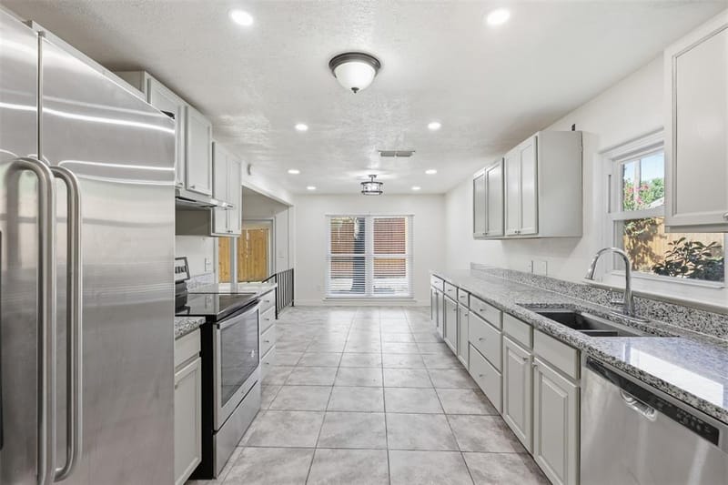 2400 York Minster Court, Arlington TX 76006 - Photo 11