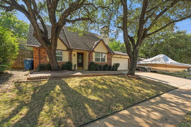 5431 Kings Manor Drive, Lake Dallas TX 75065 - Photo 2