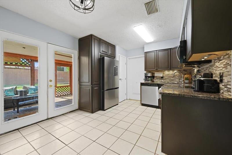 5431 Kings Manor Drive, Lake Dallas TX 75065 - Photo 12