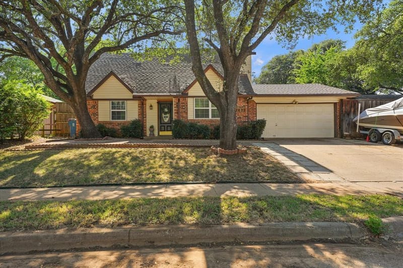 5431 Kings Manor Drive, Lake Dallas TX 75065 - Photo 3