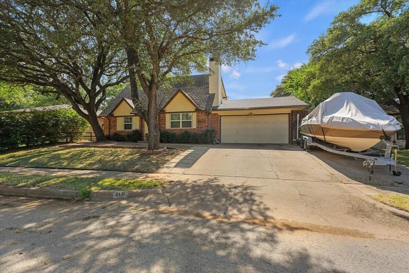 5431 Kings Manor Drive, Lake Dallas TX 75065 - Photo 4