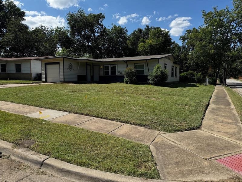 2009 Cloverdale Street, Arlington TX 76010 - Photo 2
