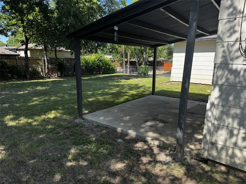 2009 Cloverdale Street, Arlington TX 76010 - Photo 6