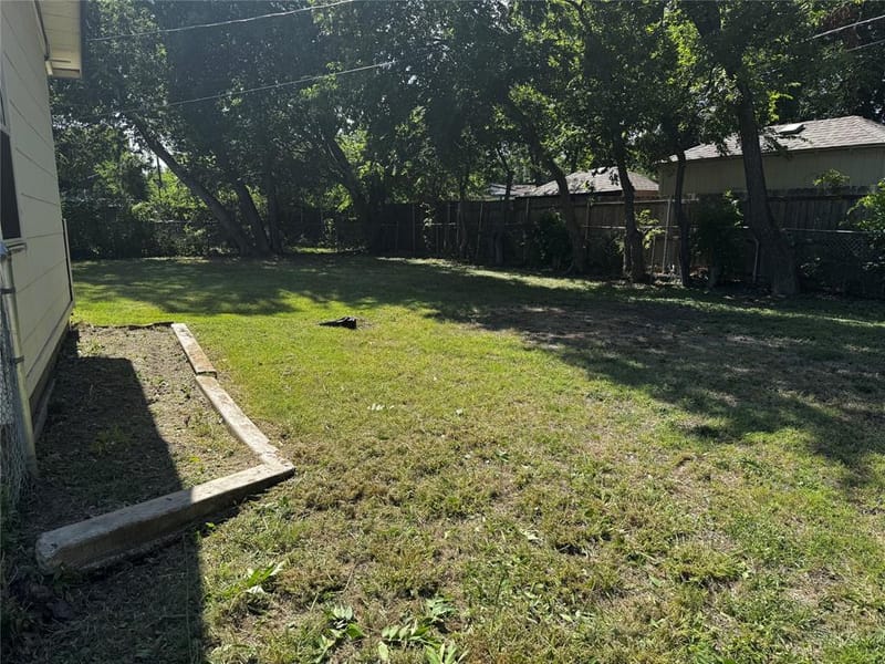 2009 Cloverdale Street, Arlington TX 76010 - Photo 7