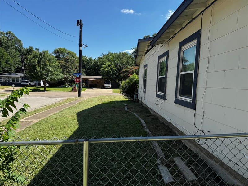 2009 Cloverdale Street, Arlington TX 76010 - Photo 3