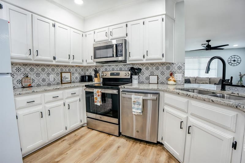 364 Melrose Drive, Woodway TX 76712 - Photo 9