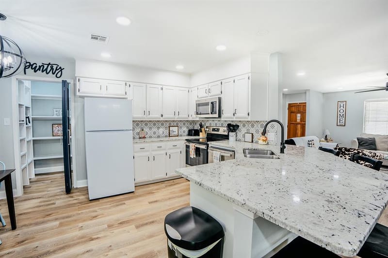 364 Melrose Drive, Woodway TX 76712 - Photo 8