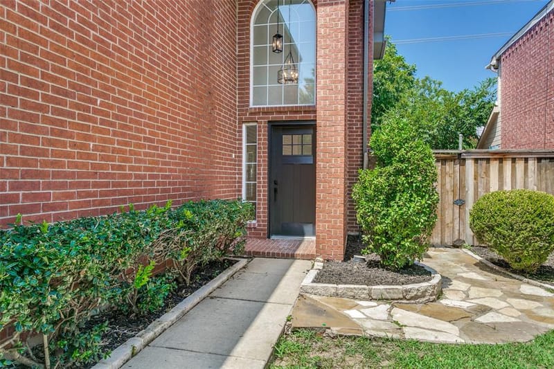 2116 Montclair Lane, Lewisville TX 75067 - Photo 3