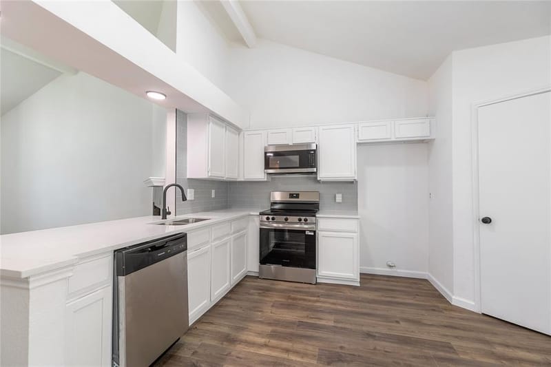 2429 Chestnut Way, Bedford TX 76022 - Photo 8