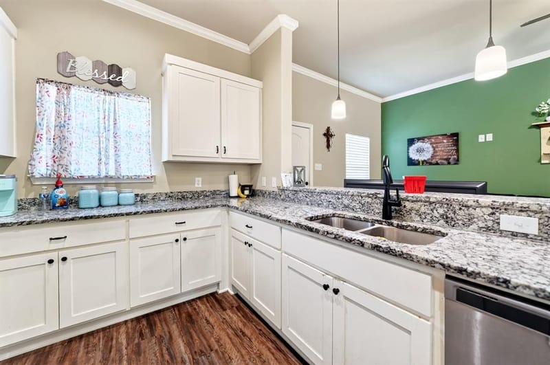 1007 Rebekah Drive, Seven Points TX 75143 - Photo 11