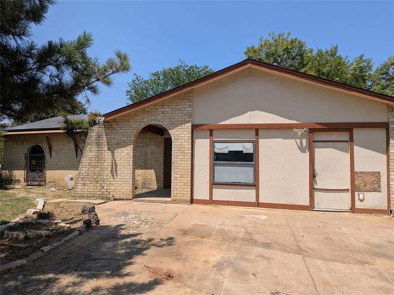 7501 Acapulco Road, Fort Worth TX 76112 - Photo 2